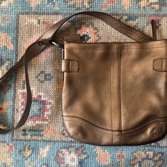 COACH Bronze Copper Metallic Leather Duffle Chain Crossbody Purse/Bag‎ F19722 - Picture 2 of 6